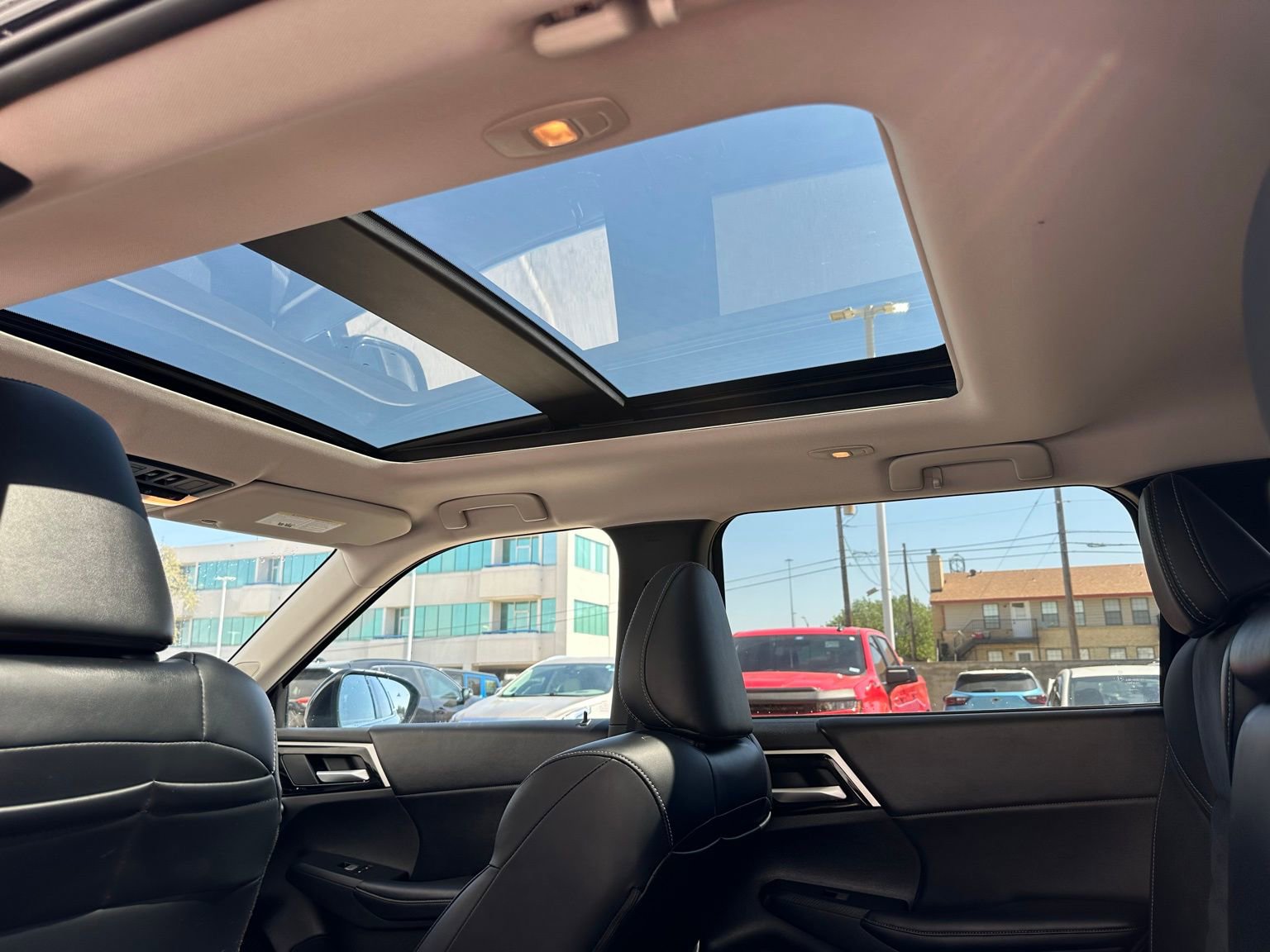 Used 2024 Mitsubishi Outlander SE image 16