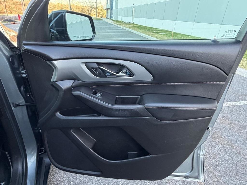 Used 2018 Chevrolet Traverse LS FWD image 13