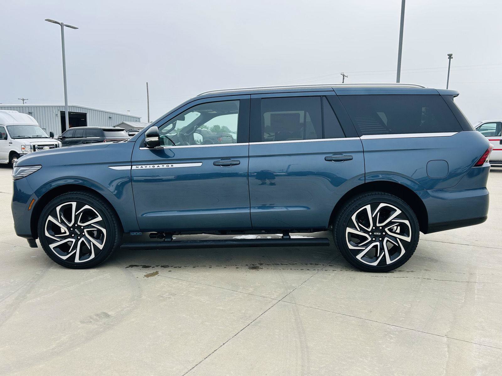 New 2027 Lincoln Navigator Reserve AWD/4WD image 52