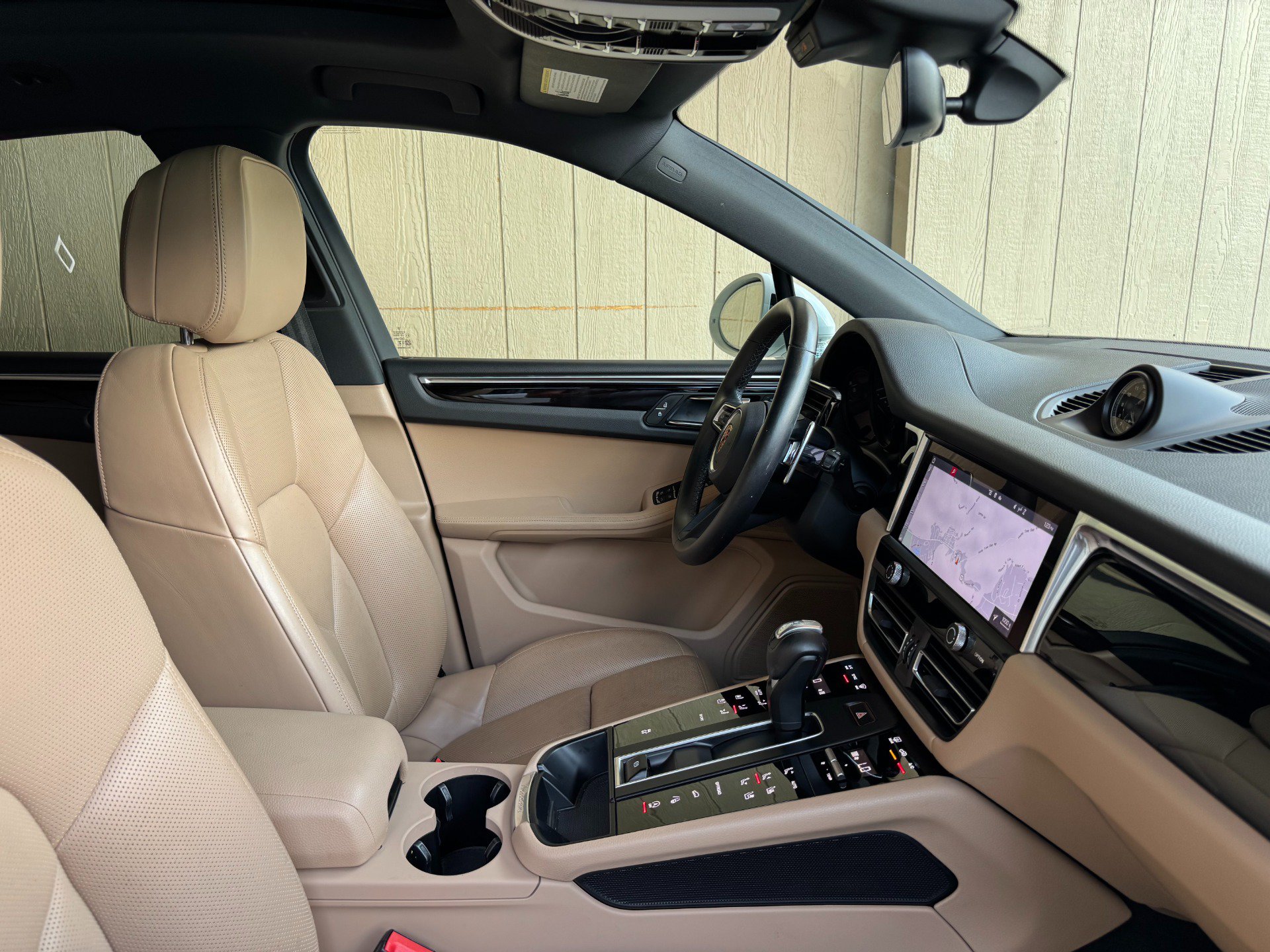 Used 2024 Porsche Macan AWD/4WD image 22