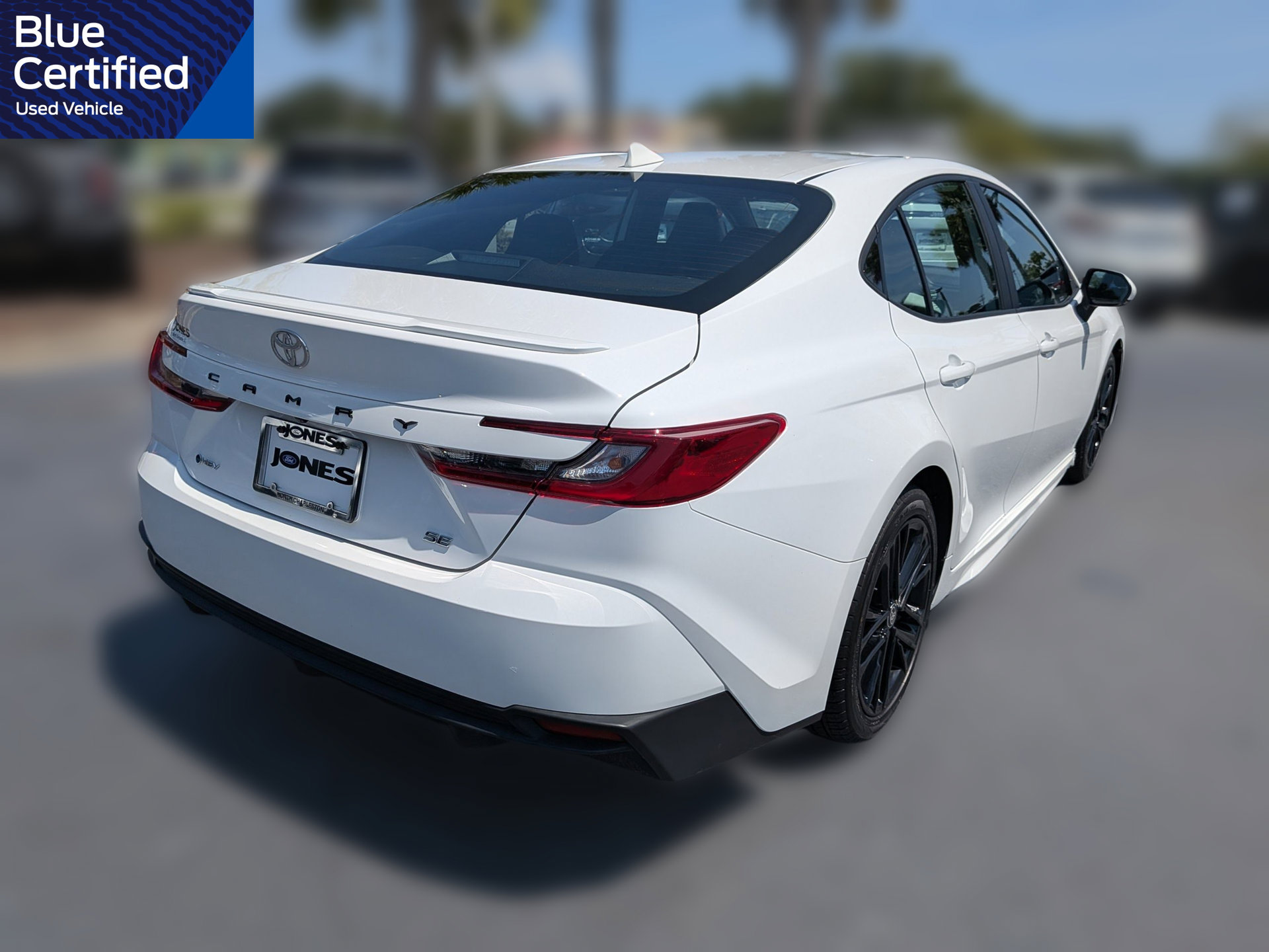 Used 2025 Toyota Camry SE FWD image 4