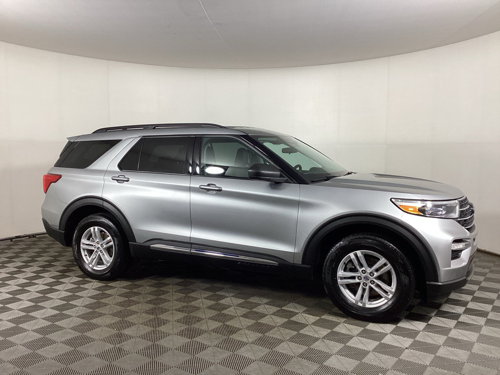 Used 2023 Ford Explorer XLT w/ Equipment Group 202A AWD/4WD image 1