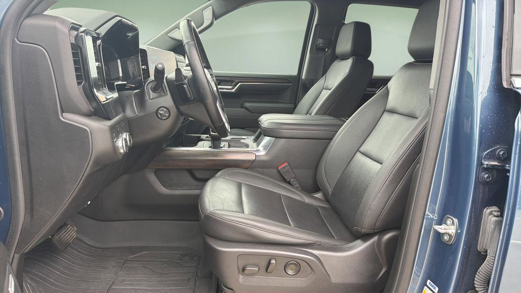 Used 2024 GMC Sierra 1500 SLT w/ SLT Premium Plus Package AWD/4WD image 17