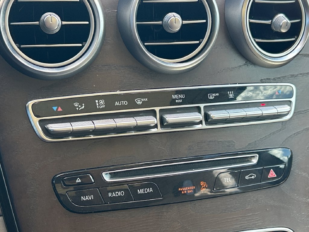 Used 2019 Mercedes-Benz GLC 350e 4MATIC image 22