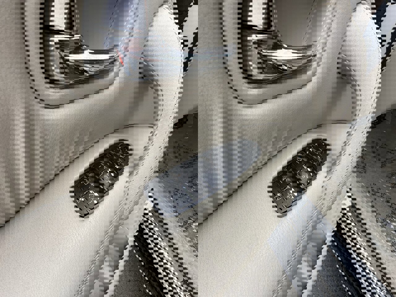 Used 2014 INFINITI QX80 4WD w/ Deluxe Touring Package image 13