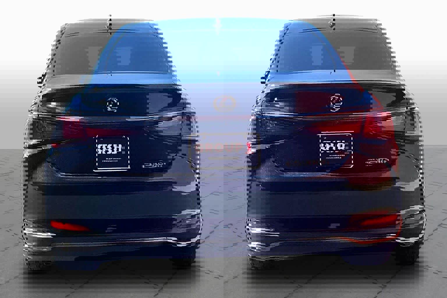 Used 2023 Lexus ES 300h F Sport w/ Accessory Package (Z2) FWD image 4