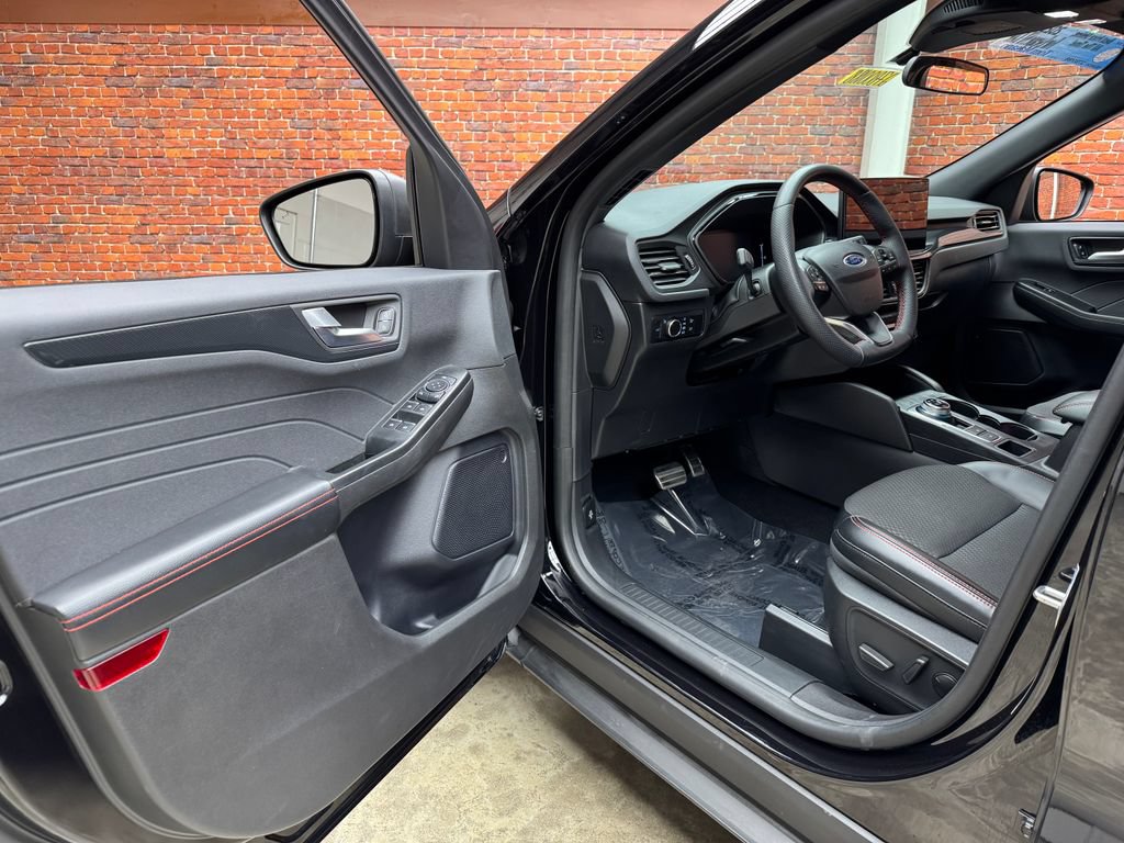 Used 2023 Ford Escape ST-Line w/ Tech Pack #1 AWD/4WD image 10
