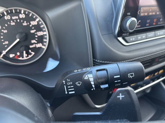 Used 2025 Nissan Rogue SV w/ SV Premium Package image 23
