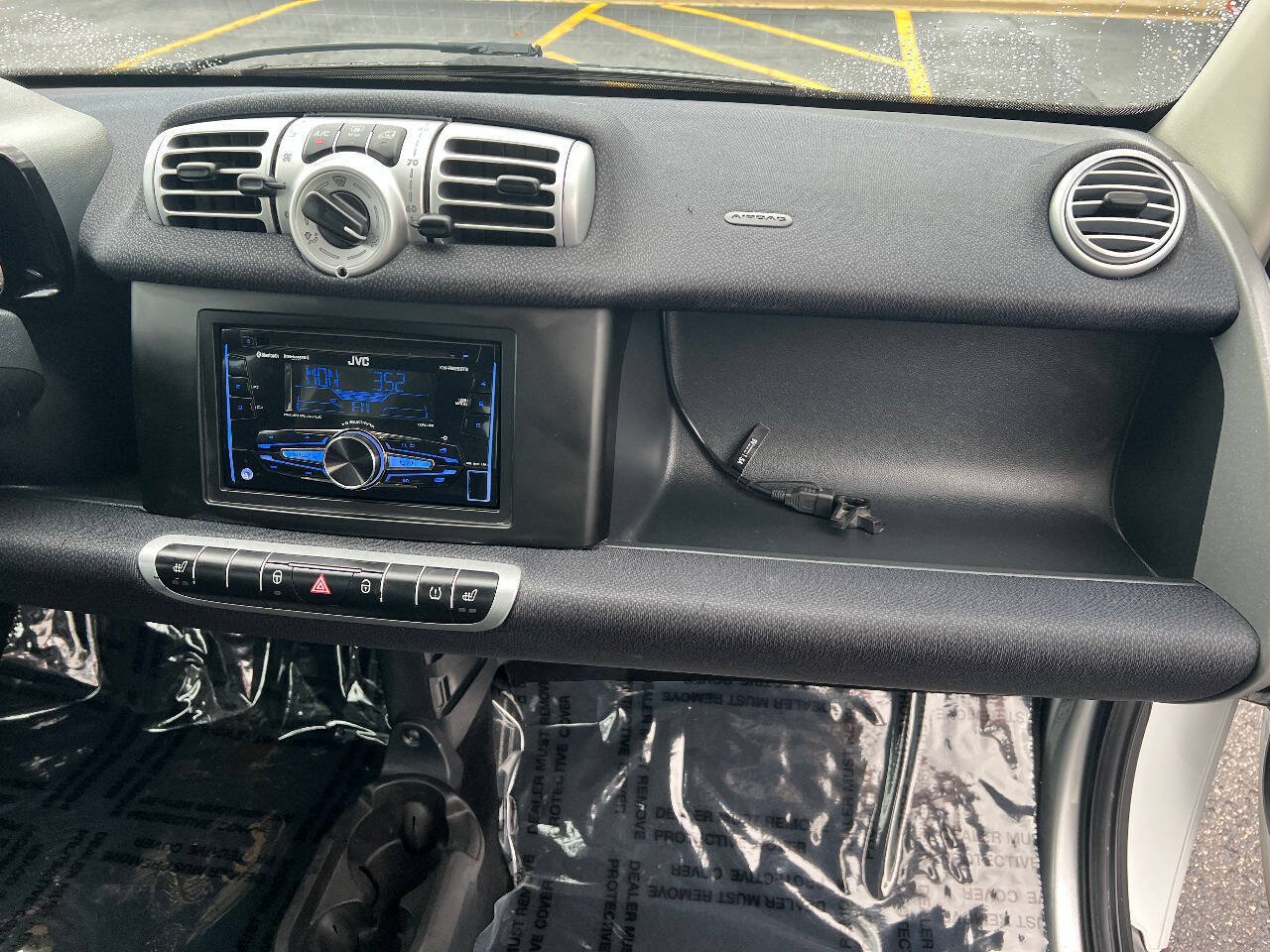 Used 2015 smart fortwo pure RWD image 26