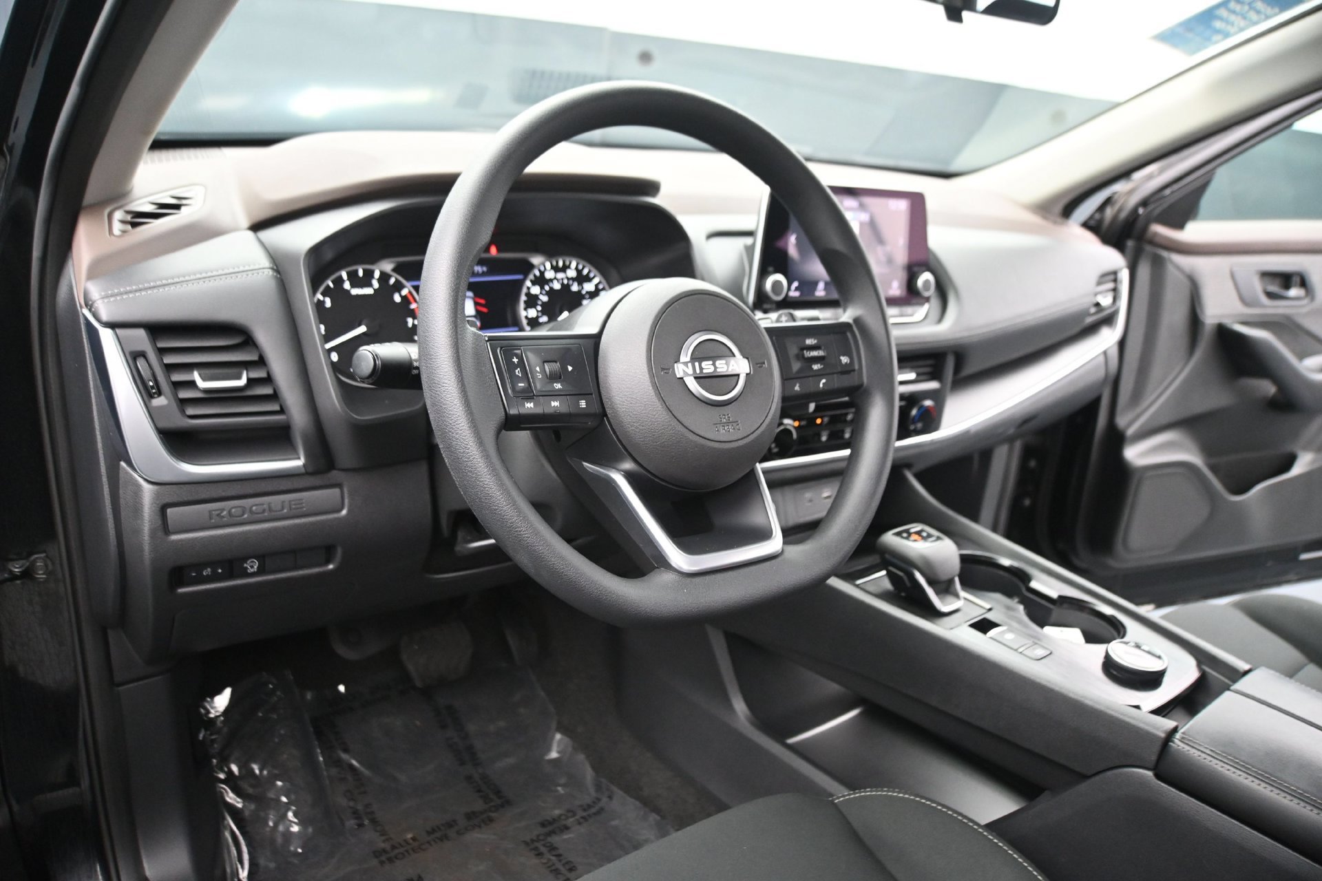 Used 2023 Nissan Rogue S AWD/4WD image 20