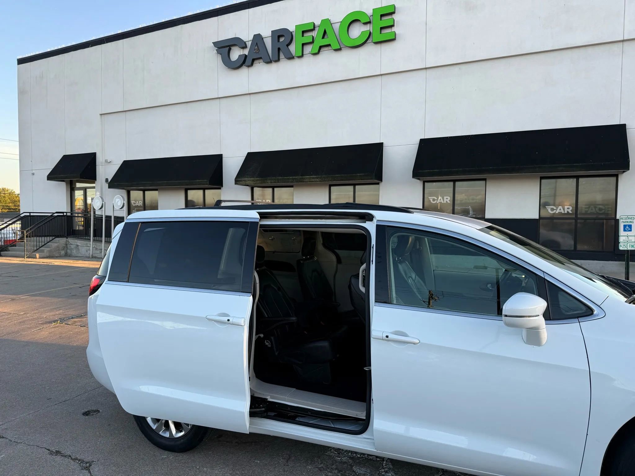 Used 2022 Chrysler Pacifica Touring-L image 27