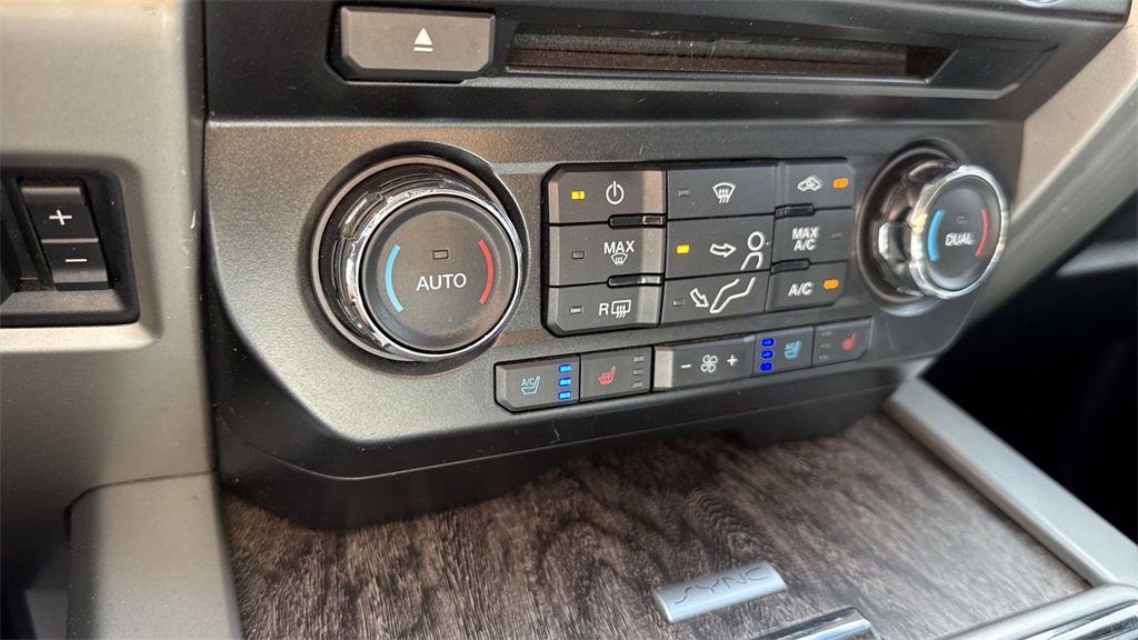 Used 2017 Ford F350 Lariat w/ Chrome Package image 53