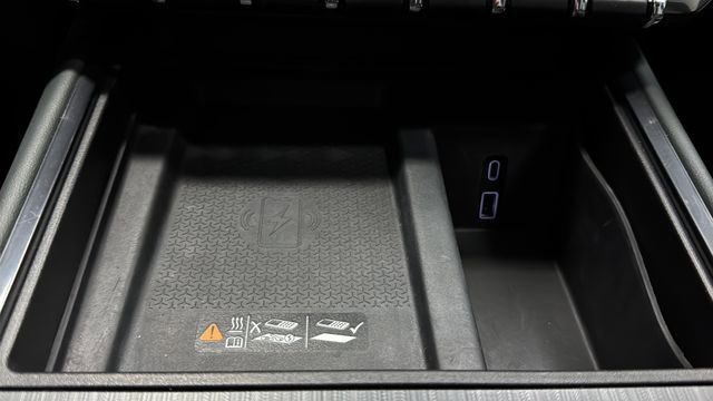 Used 2024 GMC Acadia AT4 image 32