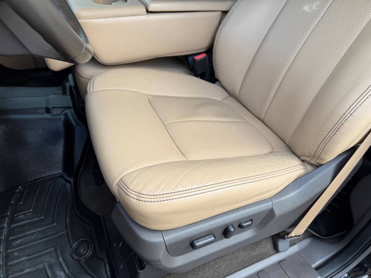 Used 2015 Ford F350 Lariat RWD image 18