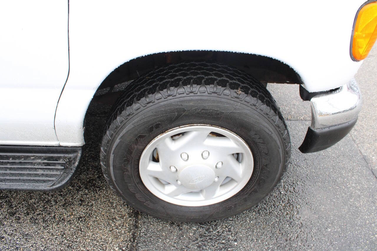 Used 2003 Ford E-350 and Econoline 350 XL RWD image 13