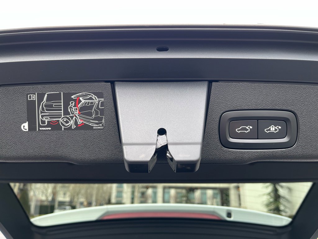 Used 2020 Volvo XC60 T6 Momentum image 35