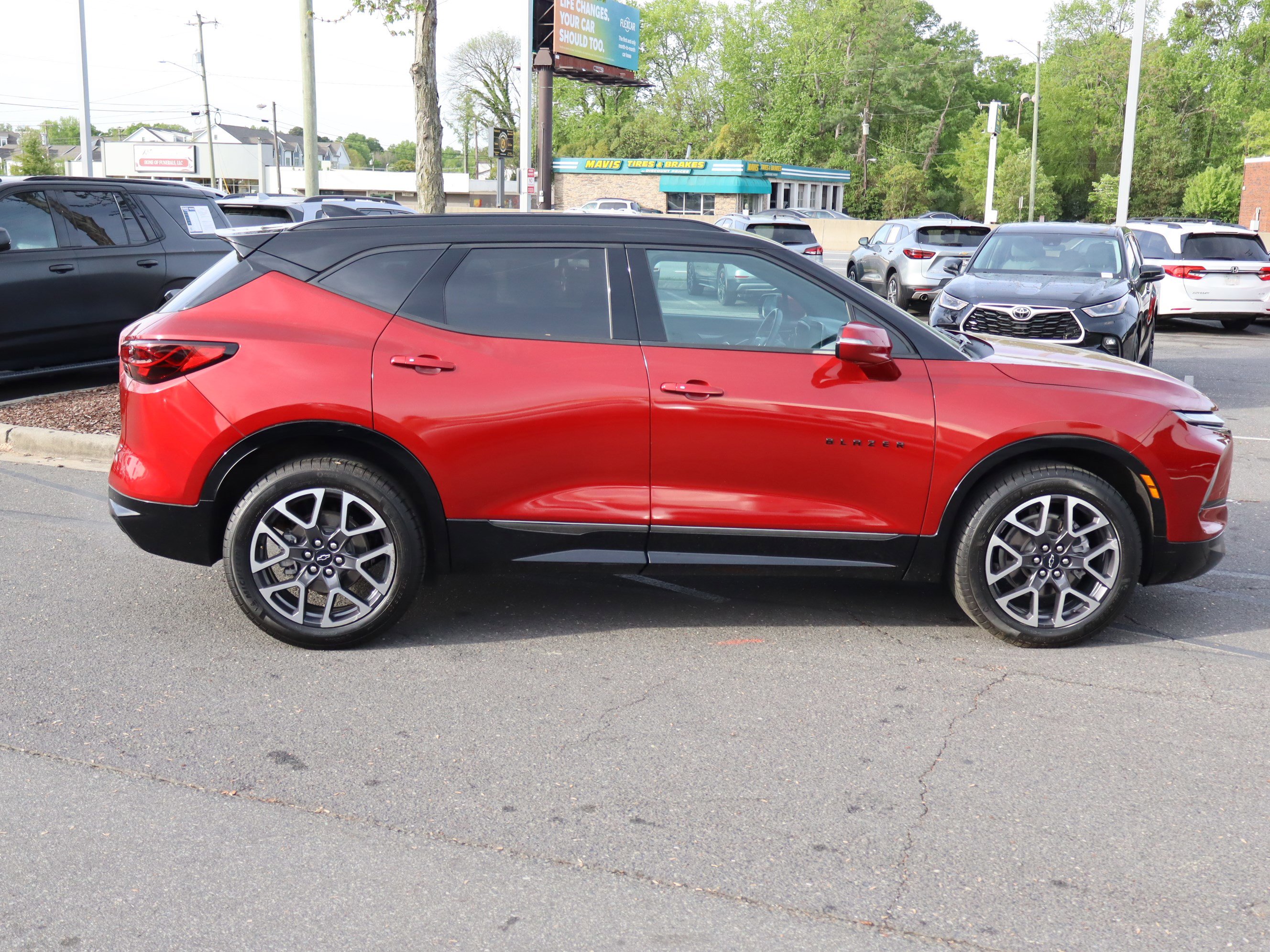 Used 2023 Chevrolet Blazer RS w/ Driver Confidence II Package image 11