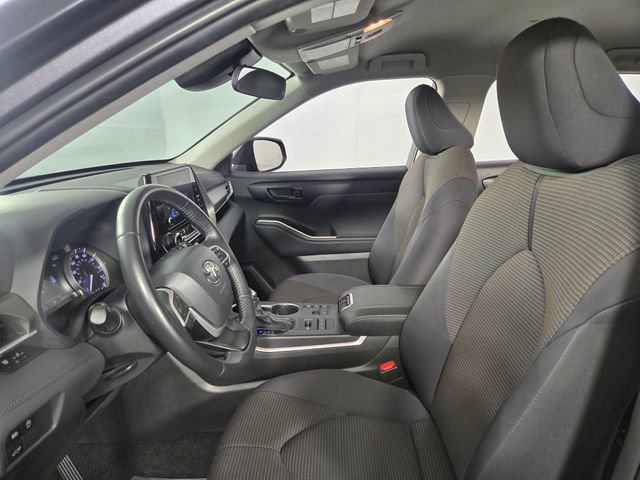 Used 2025 Toyota Highlander LE AWD/4WD image 15