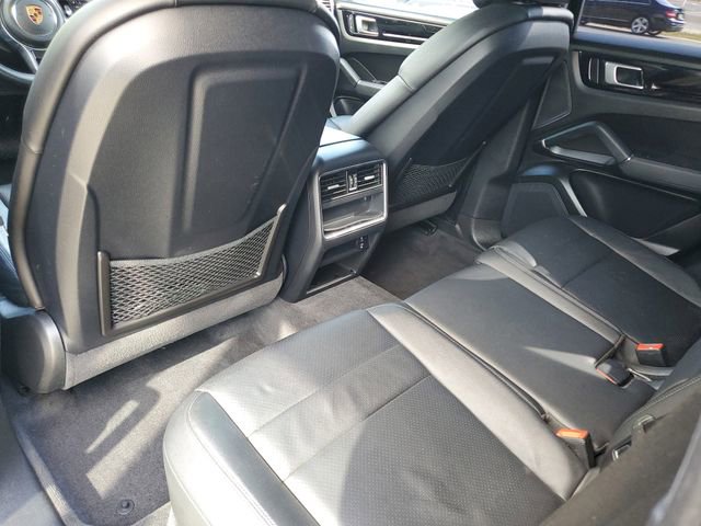 Used 2022 Porsche Cayenne Platinum Edition image 34
