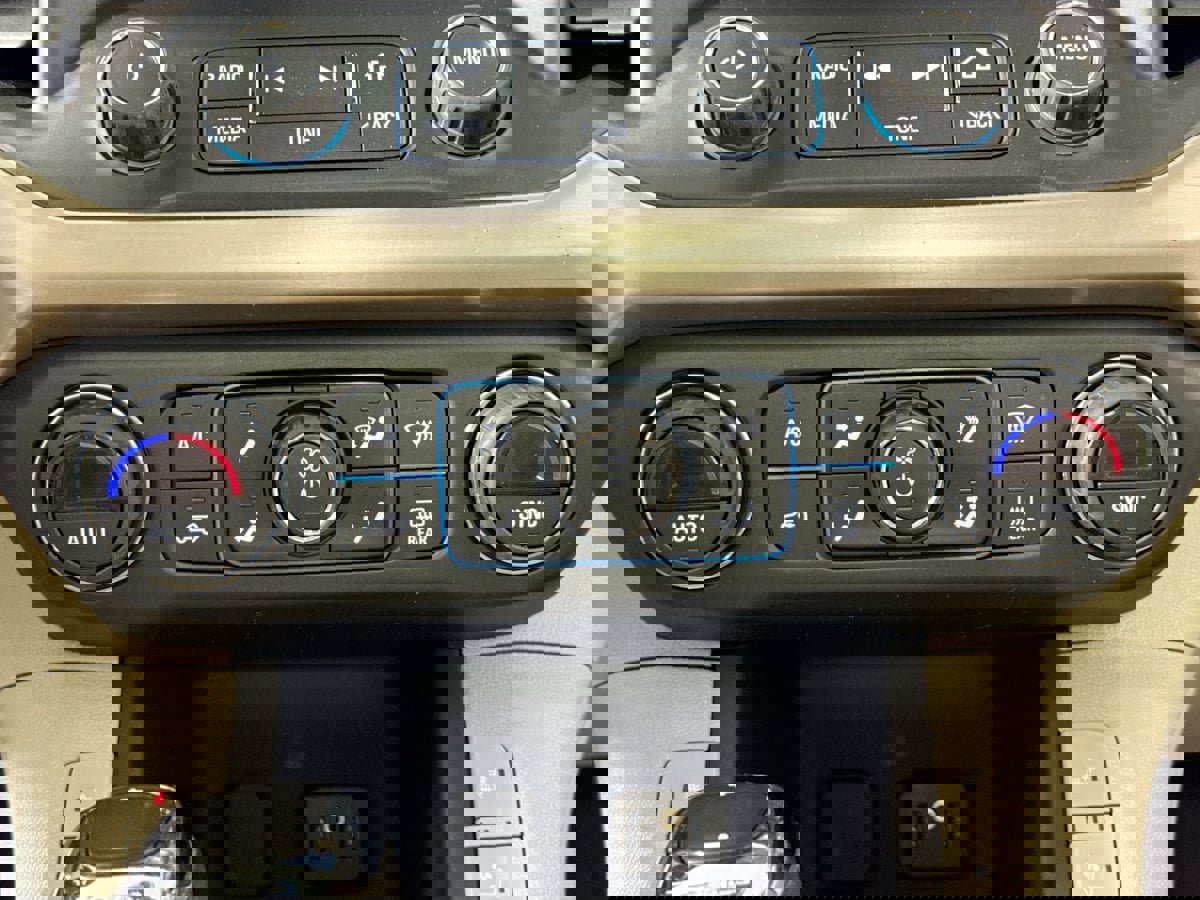 Used 2018 GMC Acadia Denali w/ Technology Package image 17