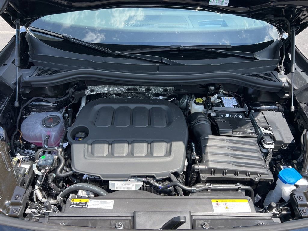New 2026 Volkswagen Tiguan SE R-Line FWD image 11