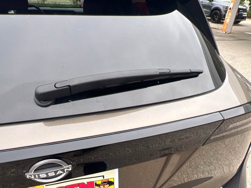 Certified 2025 Nissan Kicks SV w/ Charging Package AWD/4WD image 36