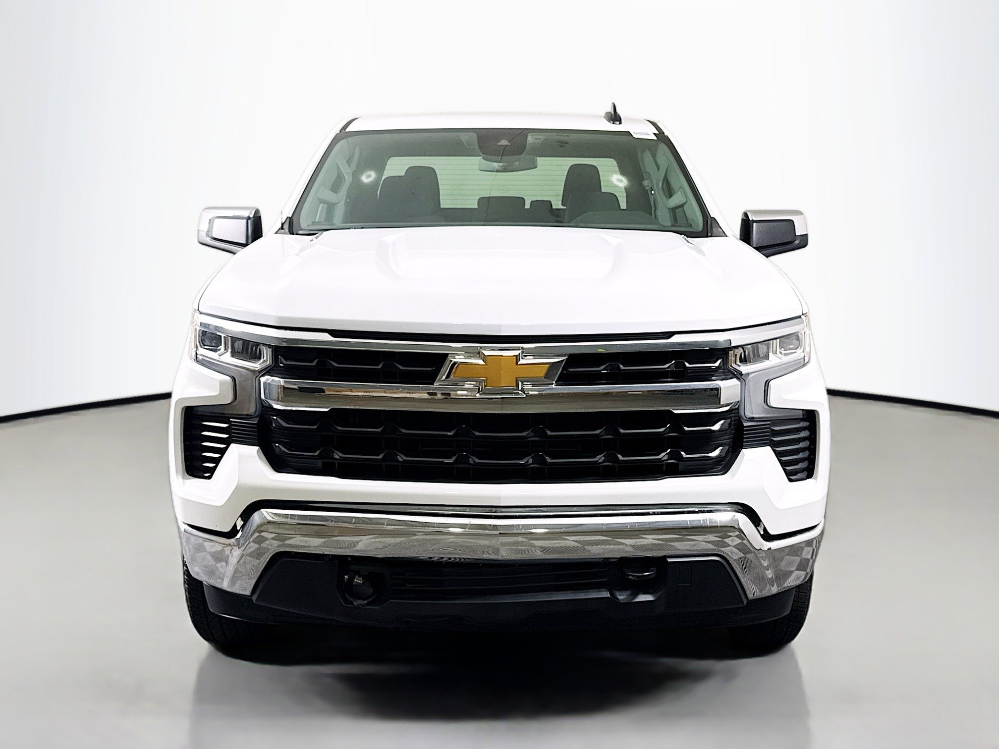 Used 2025 Chevrolet Silverado 1500 LT image 2