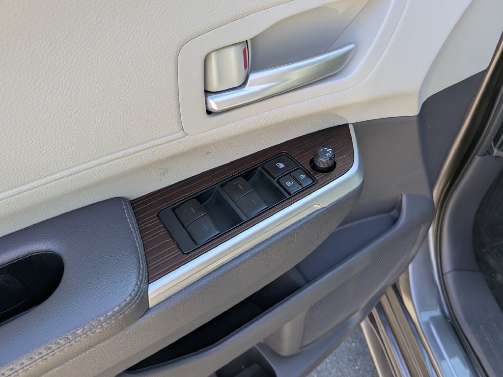 Used 2022 Toyota Sienna XLE FWD image 21