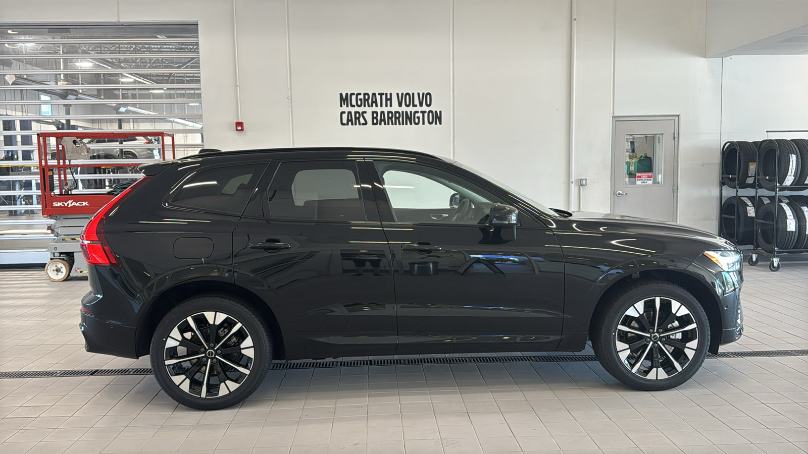New 2027 Volvo XC60 B5 Plus AWD/4WD image 4