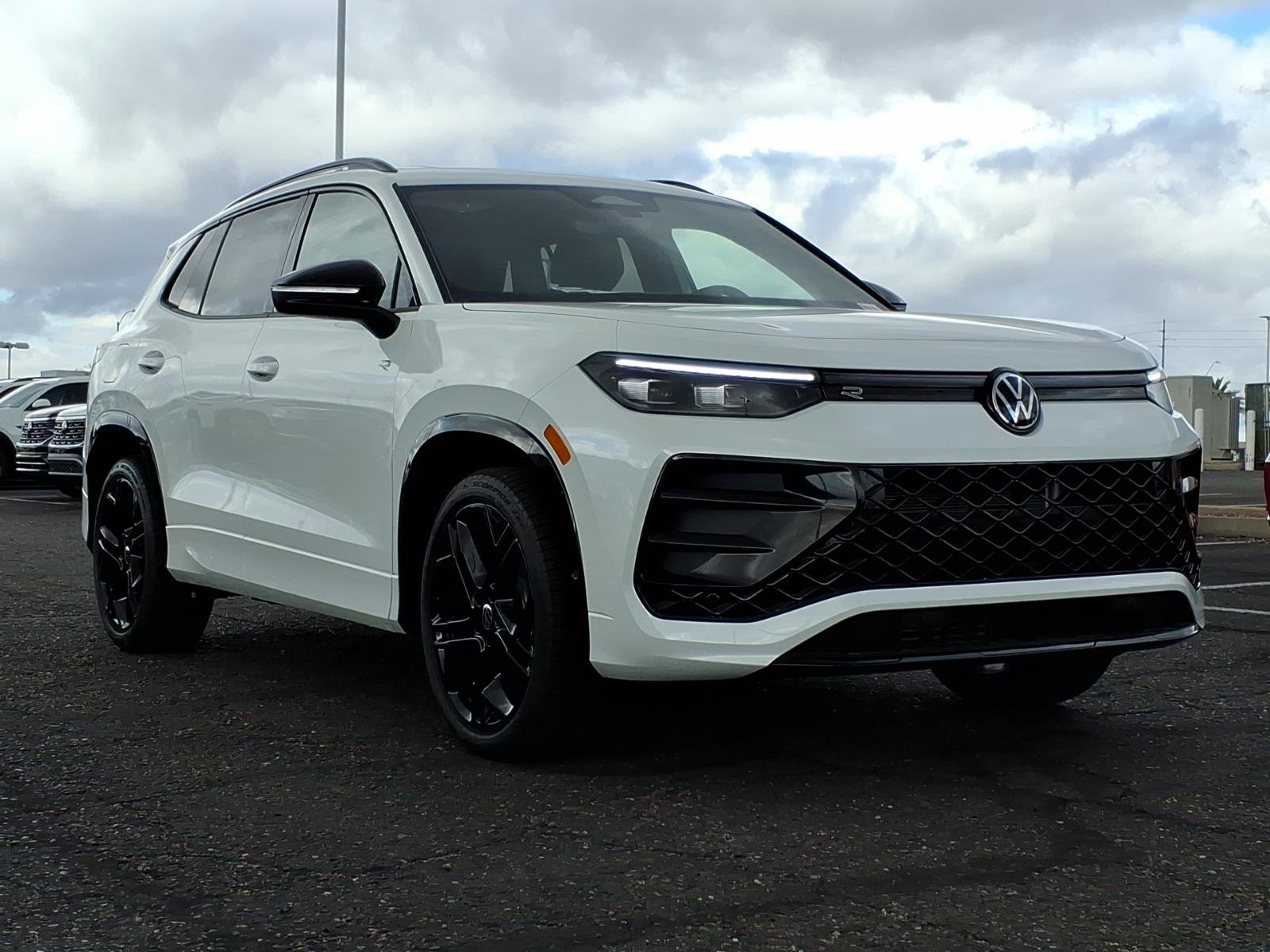 New 2026 Volkswagen Tiguan SE R-Line image 1