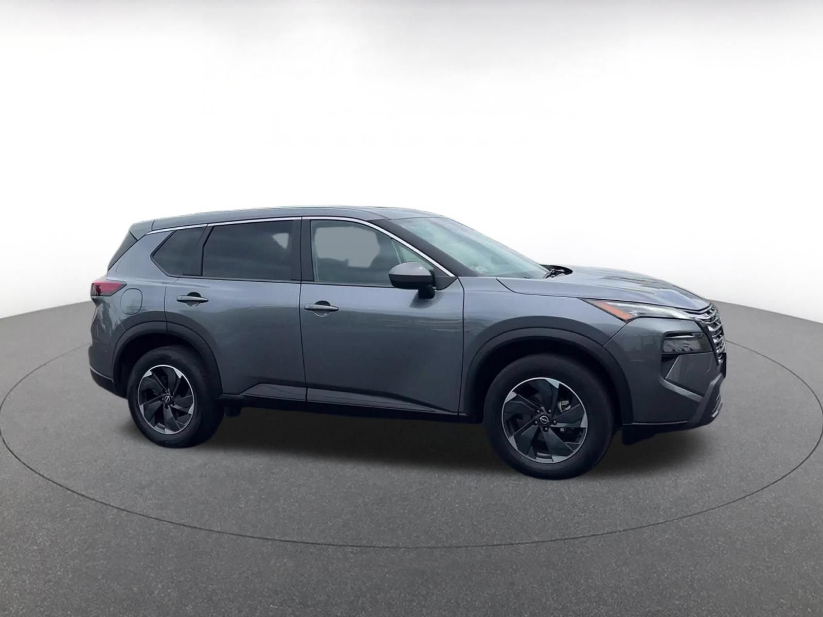 Used 2025 Nissan Rogue SV AWD/4WD image 2