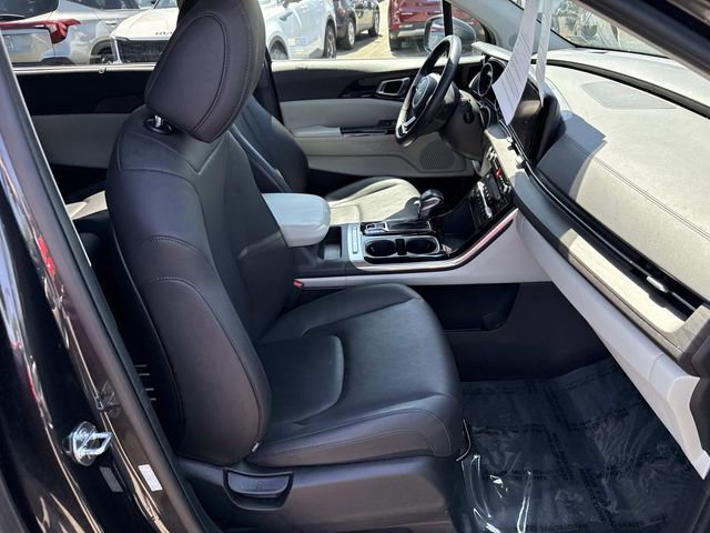 Used 2024 Kia Carnival EX FWD image 9