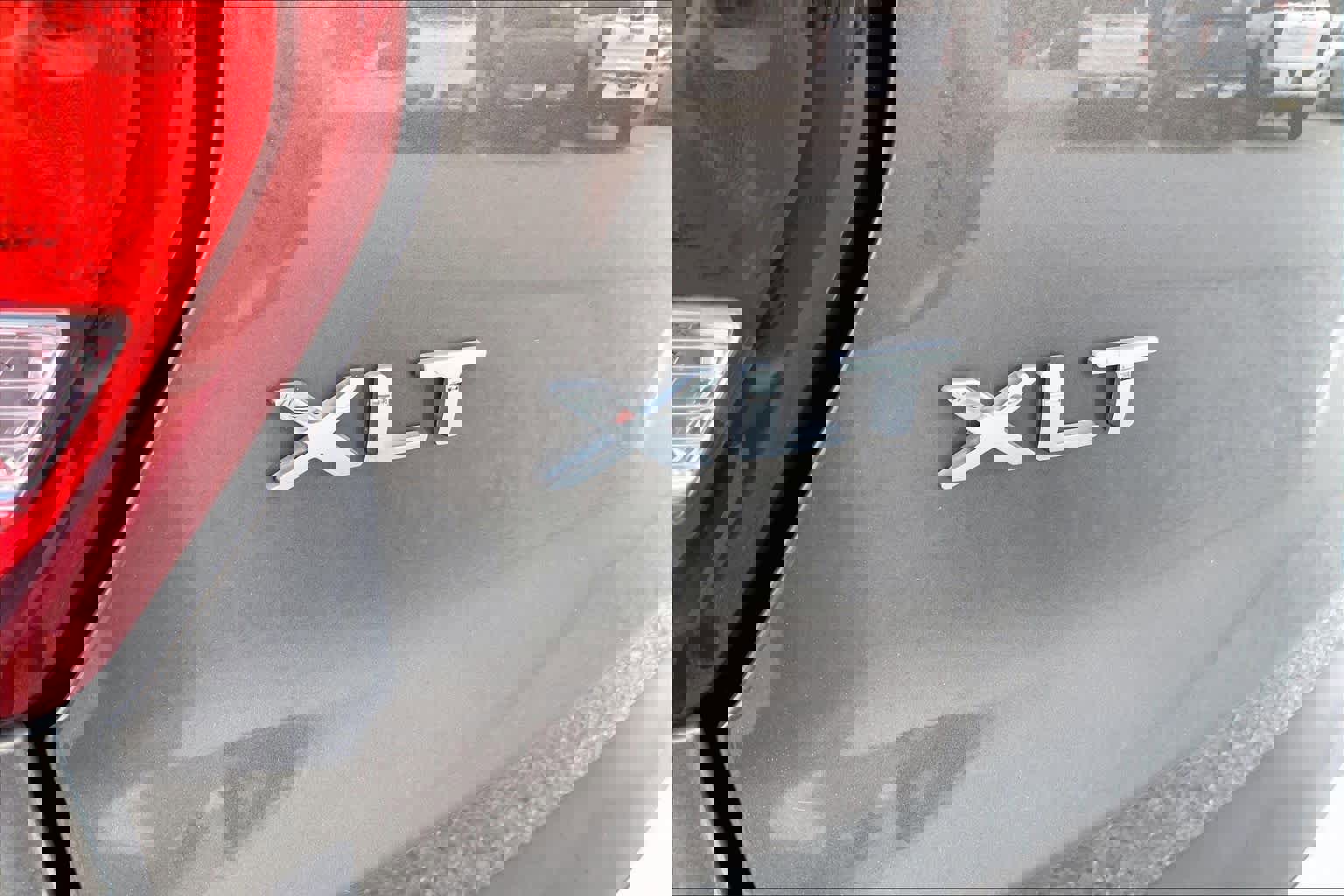 Used 2016 Ford Explorer XLT w/ Equipment Group 202A image 30