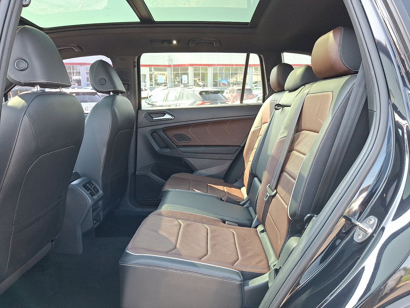 Used 2022 Volkswagen Tiguan SEL R-Line image 11