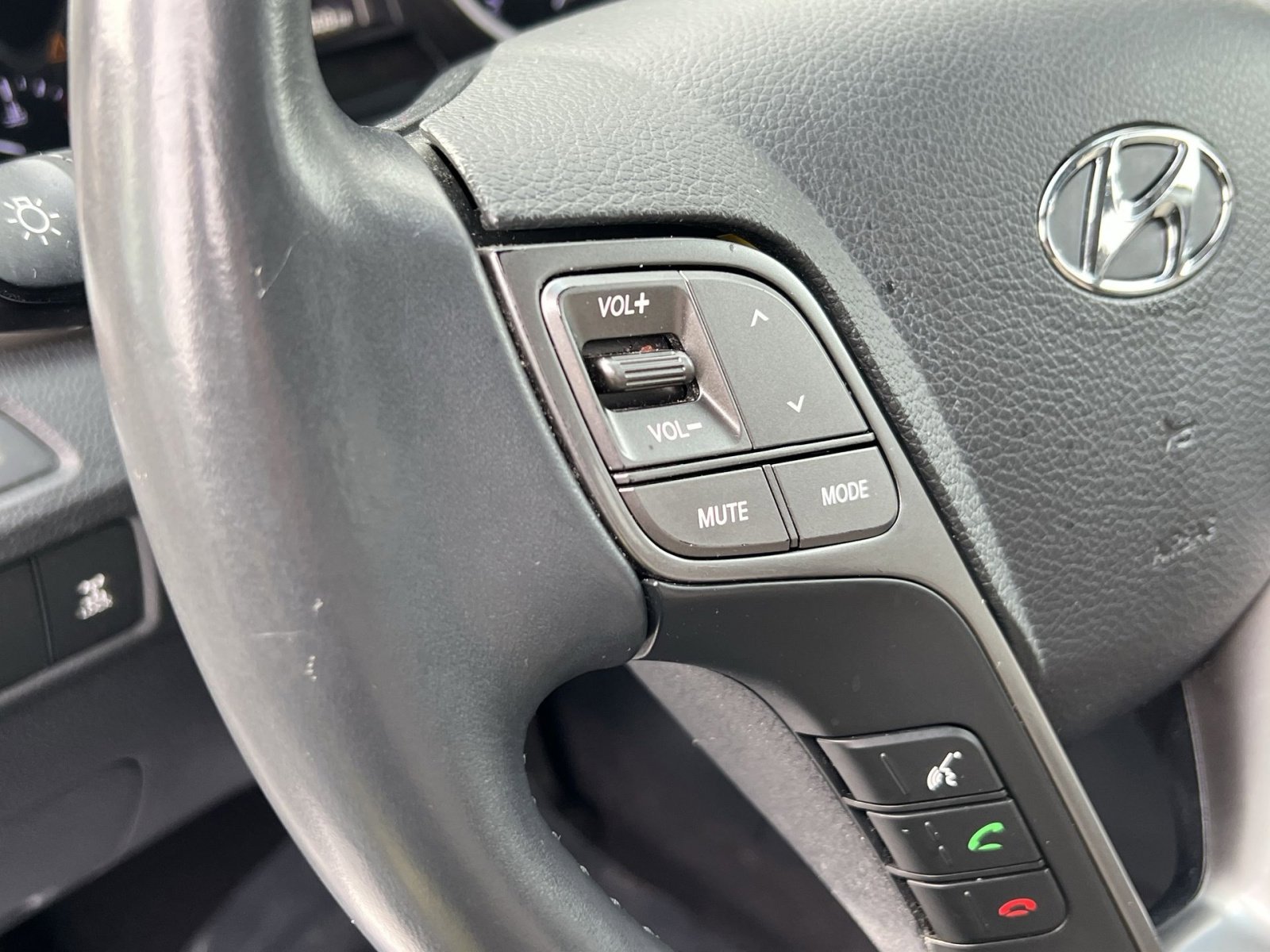 Used 2017 Hyundai Santa Fe Limited image 34