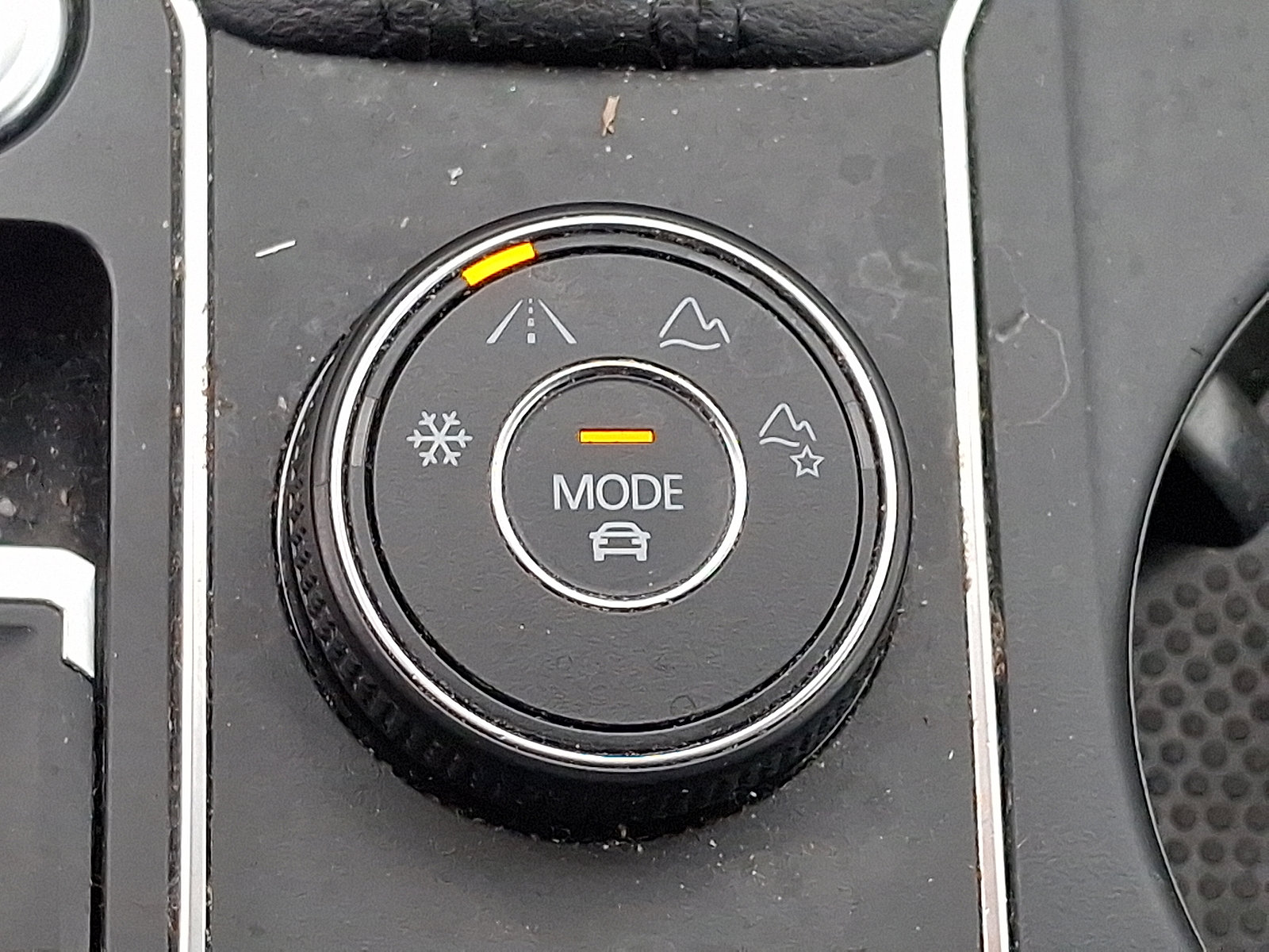 Used 2019 Volkswagen Atlas SE w/ Towing Package image 24