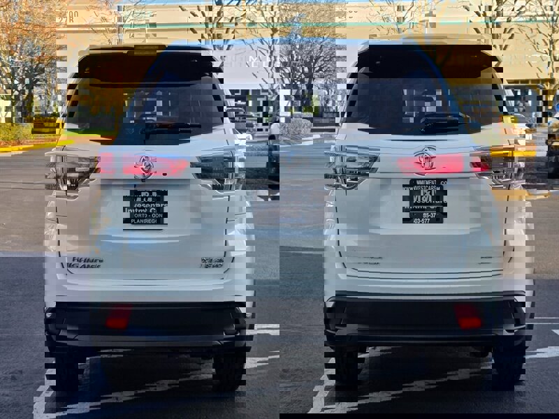 Used 2014 Toyota Highlander XLE image 6