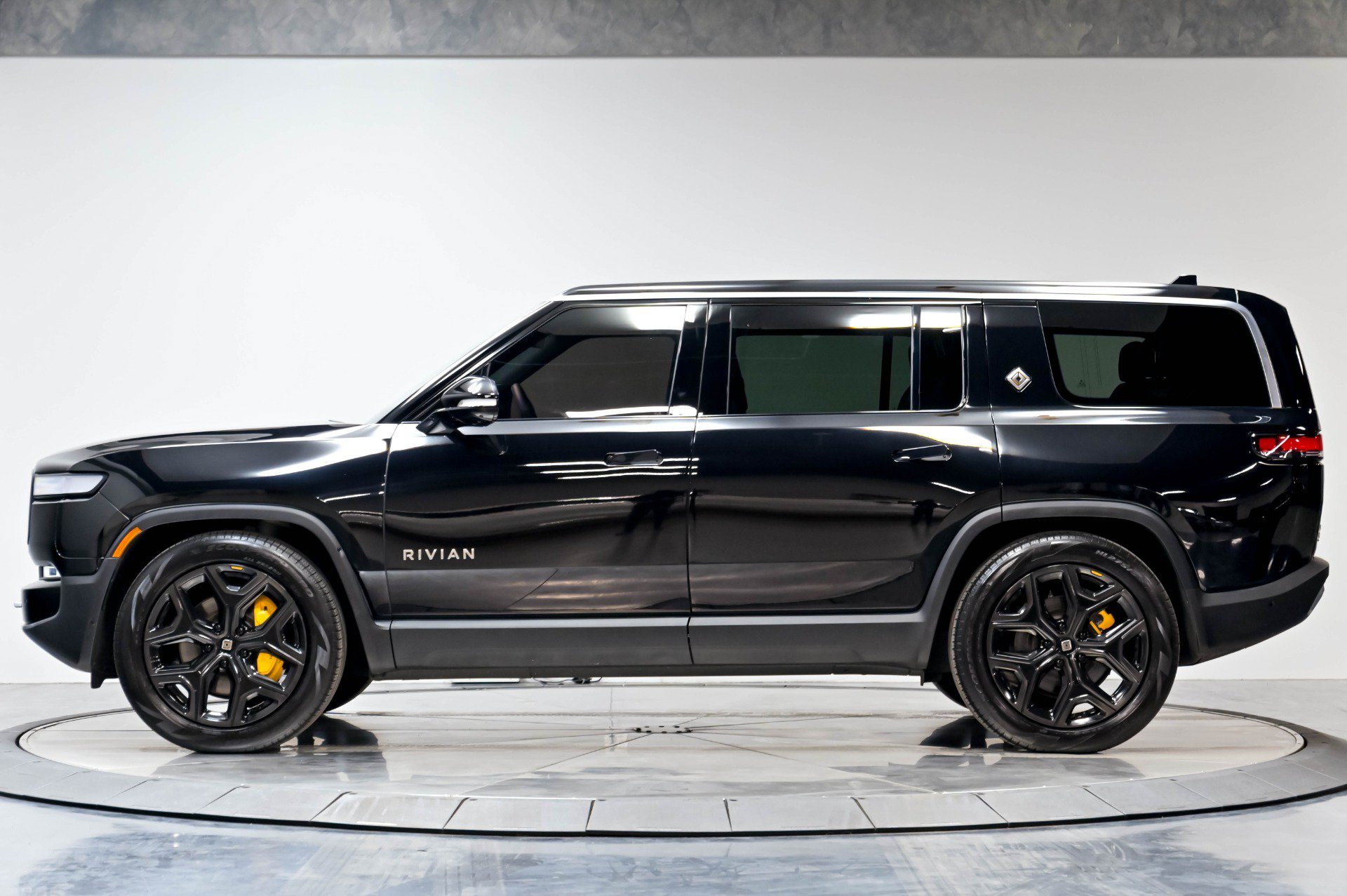 Used 2023 Rivian R1S Adventure AWD/4WD image 40