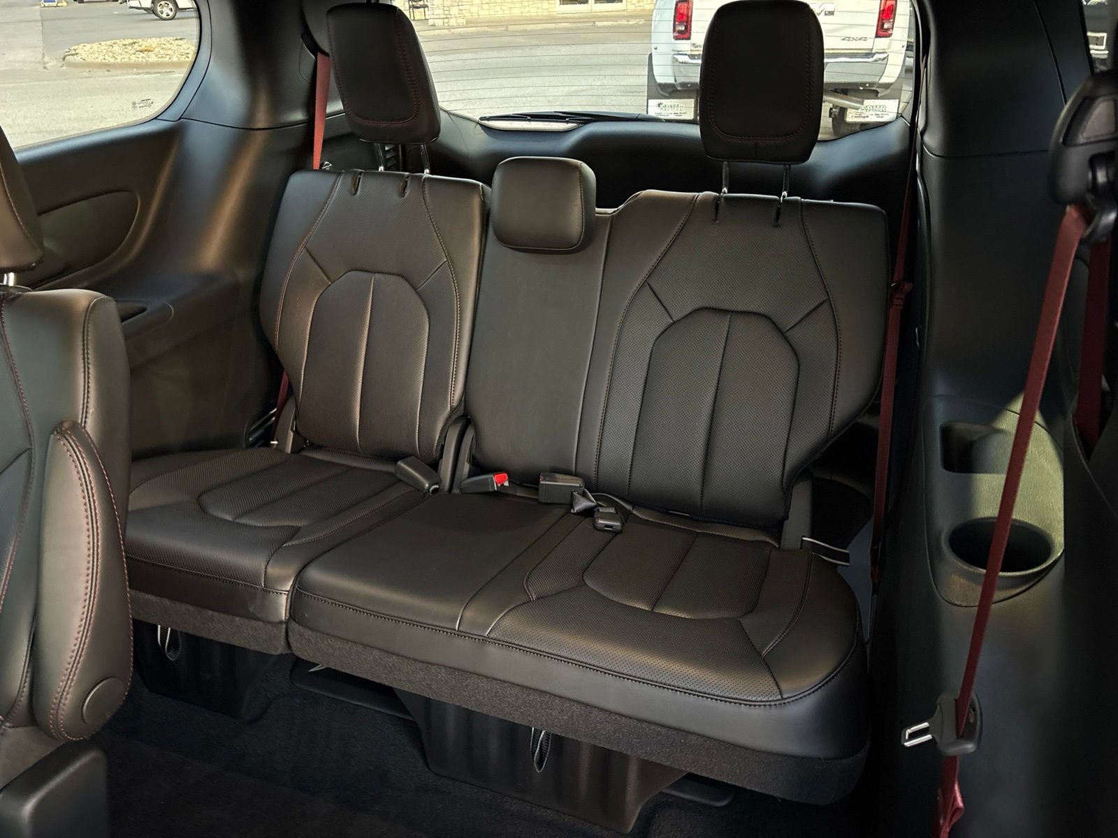 New 2027 Chrysler Pacifica Select FWD image 15