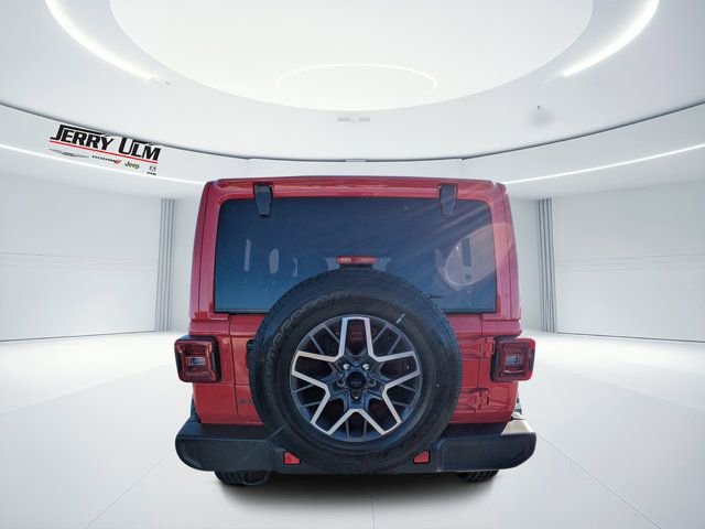 Used 2026 Jeep Wrangler Sahara image 4