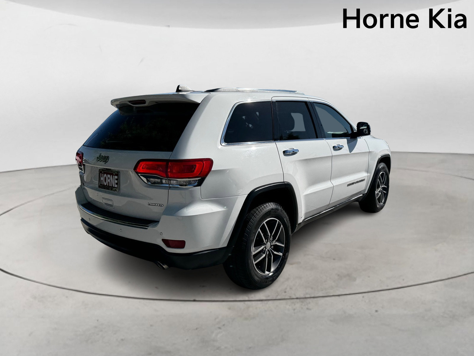 Used 2018 Jeep Grand Cherokee Limited w/ Luxury Group II image 4