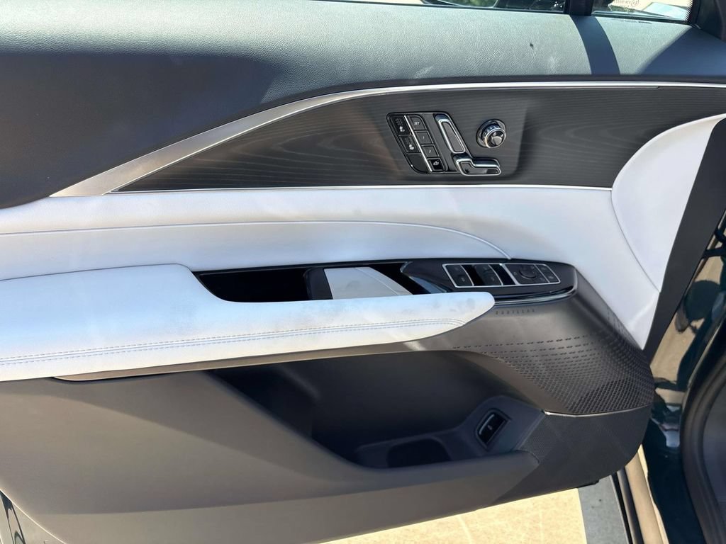 New 2026 Cadillac Lyriq Luxury AWD/4WD image 21