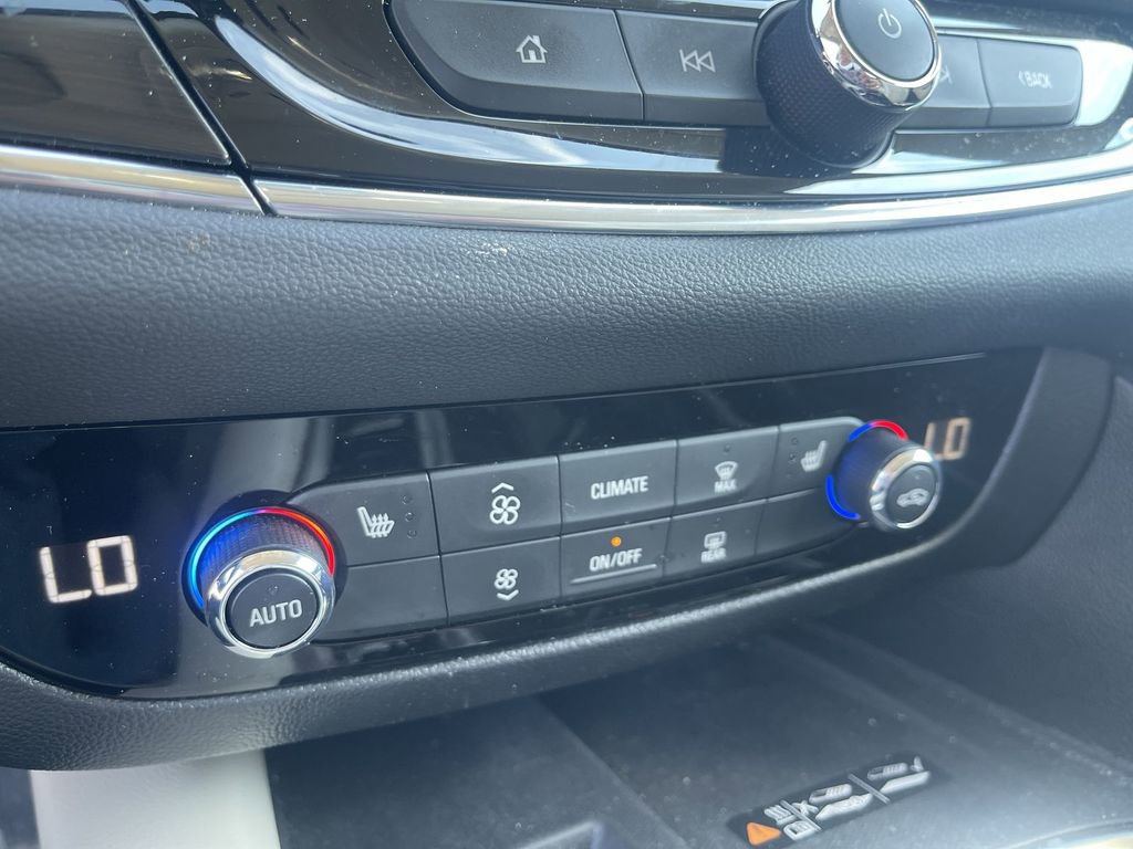 Used 2024 Buick Enclave Essence w/ Technology Package image 25