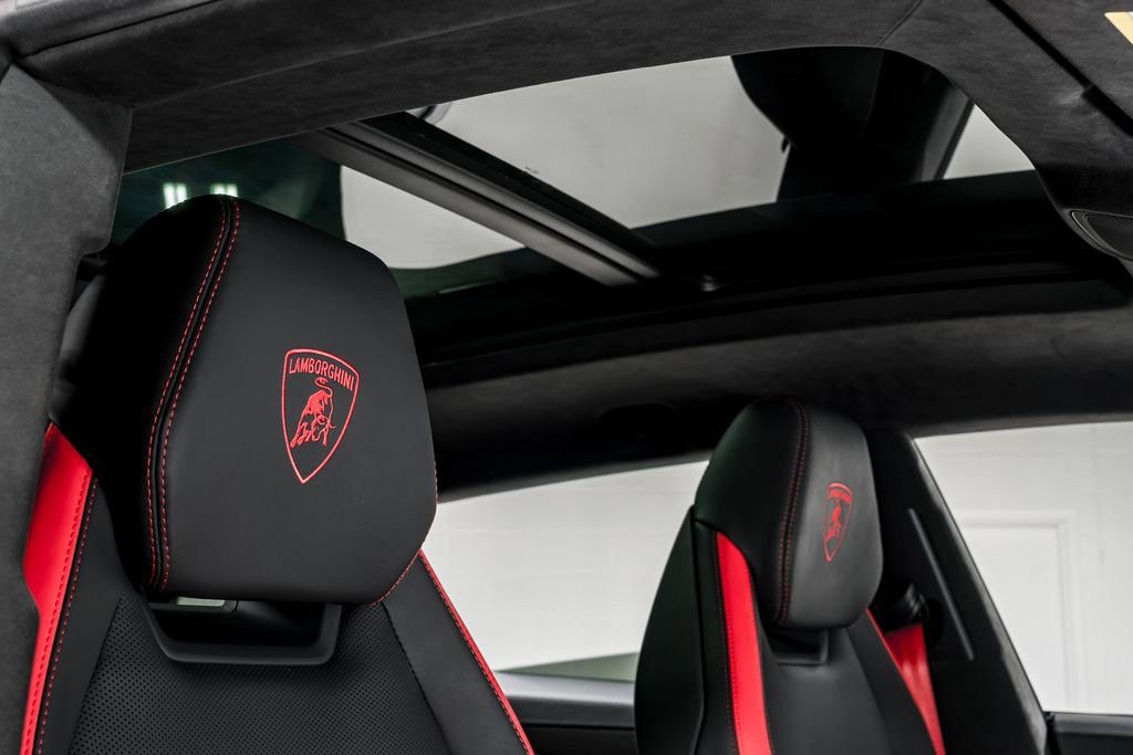 Used 2025 Lamborghini Urus SE image 45