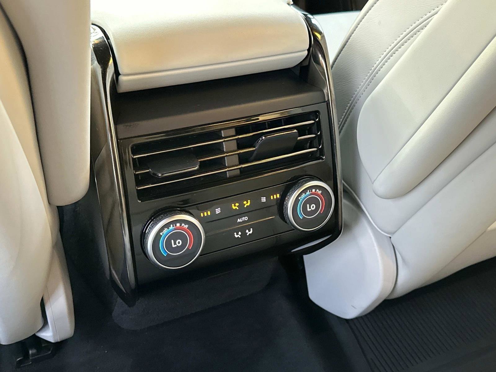 Used 2024 Land Rover Range Rover Sport SE image 15