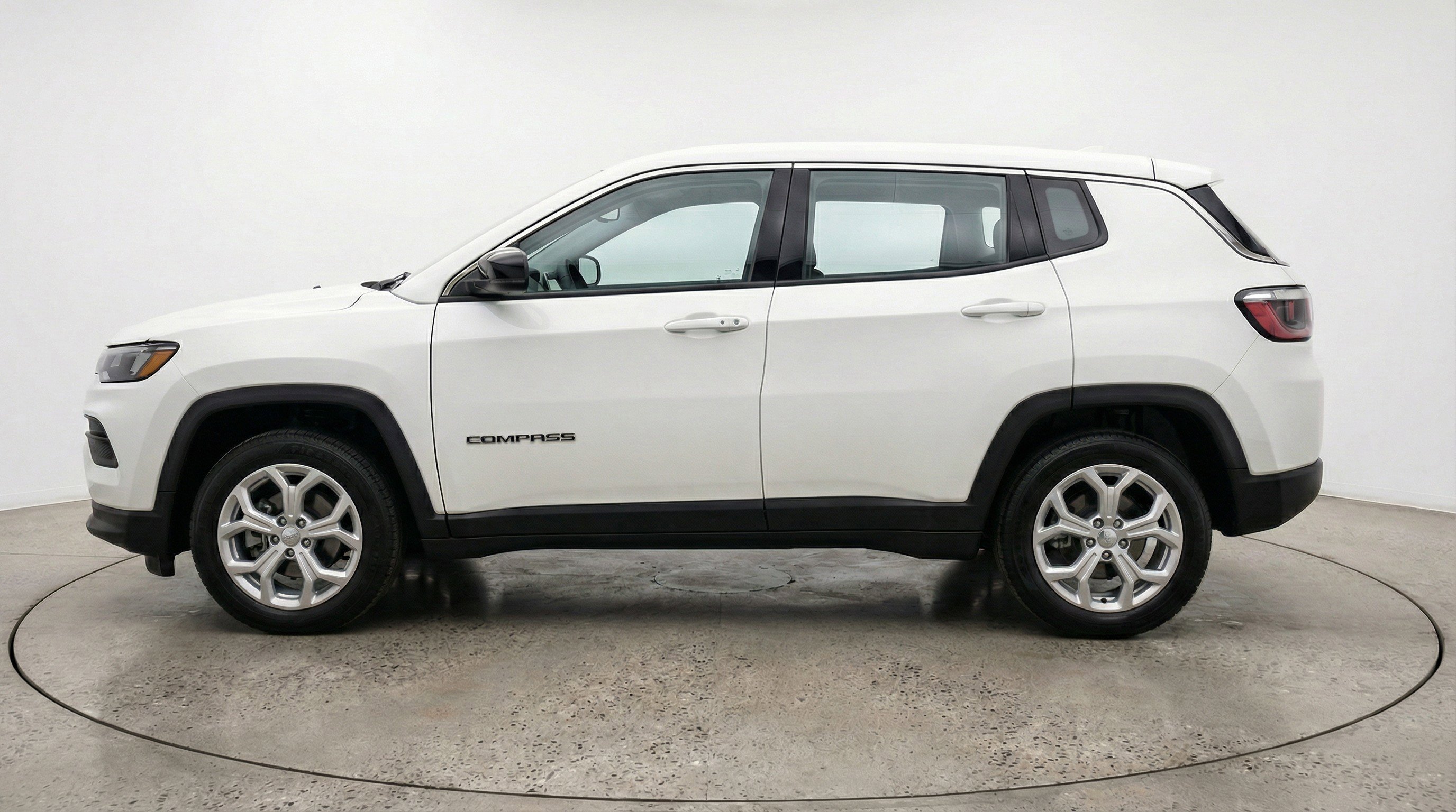 Used 2025 Jeep Compass Latitude AWD/4WD image 5