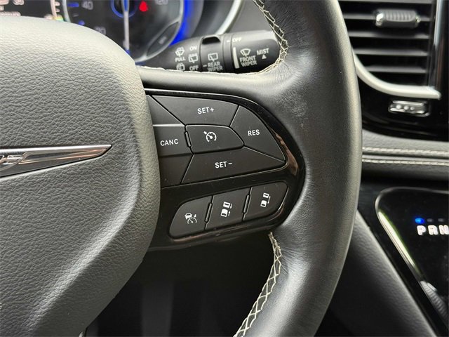 Used 2021 Chrysler Pacifica Touring w/ Uconnect Theater Family Group image 11