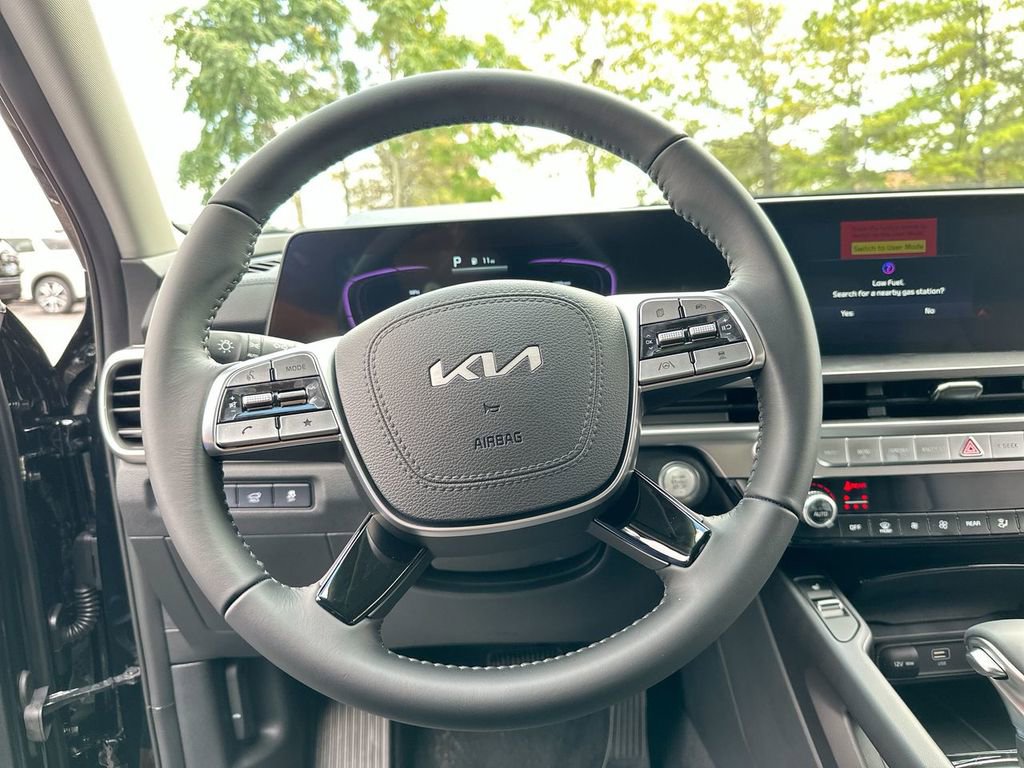 Used 2025 Kia Telluride S image 33
