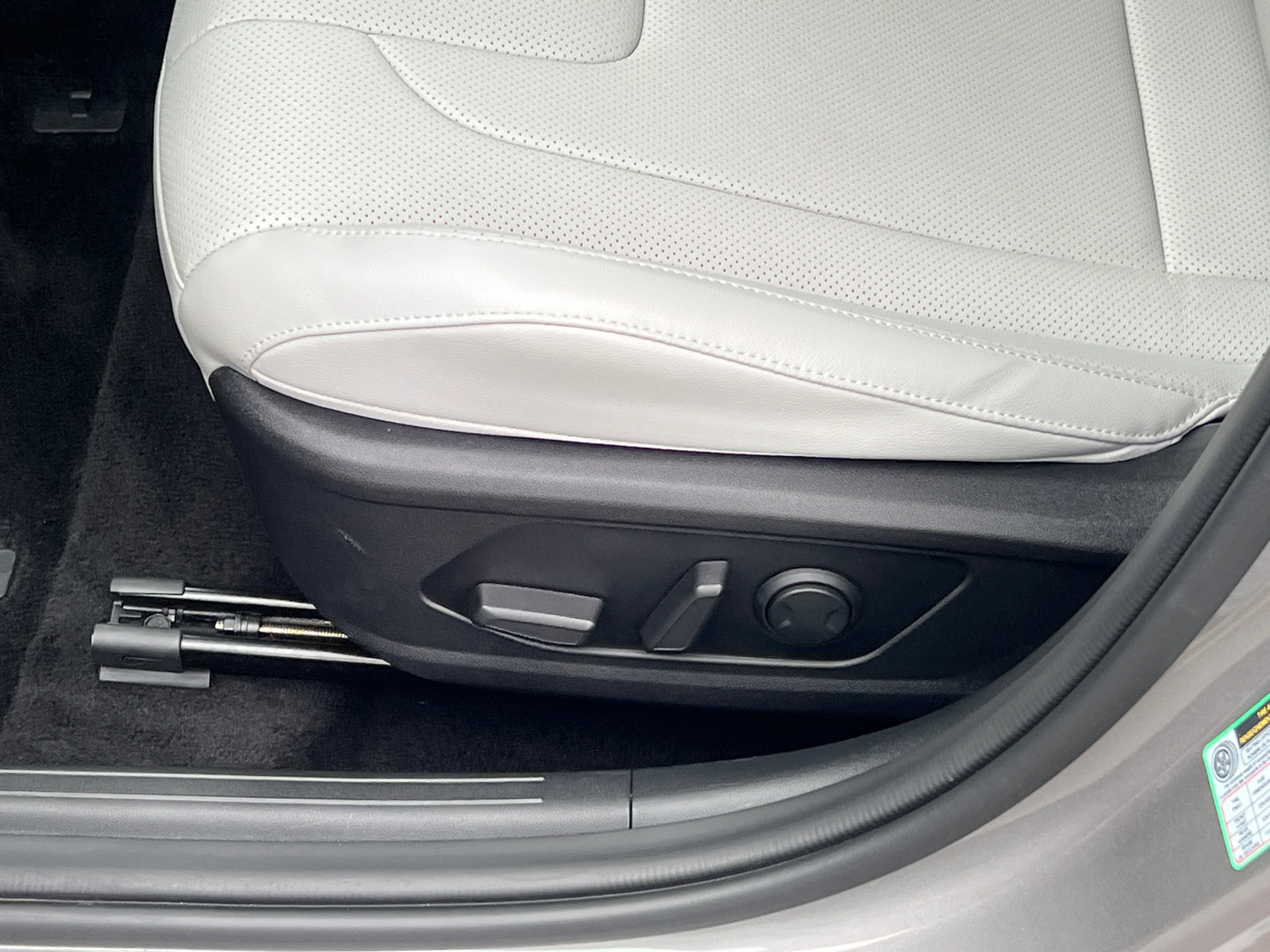 Certified 2023 Hyundai Elantra Limited FWD image 10