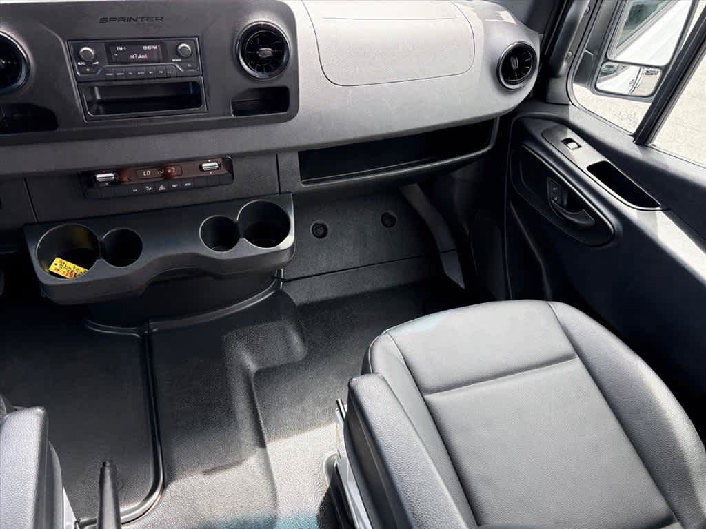 Used 2025 Mercedes-Benz Sprinter 2500 image 5